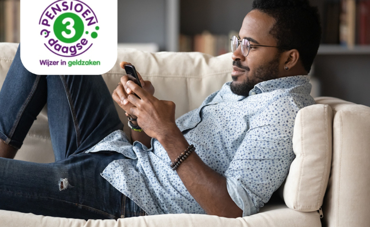 Man op bank pensioen driedaagse